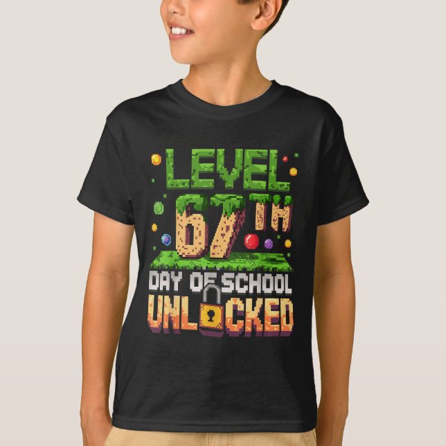 Camiseta 67th Day Of School Gamer Level Unlocked 100 Days O (Frente)