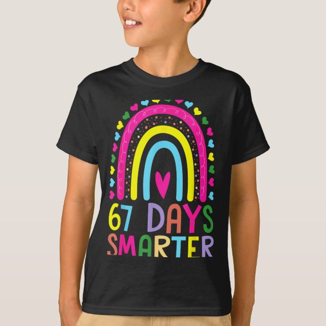 Camiseta 67th Day Of School Teacher 67 Days Smarter Rainbow (Frente)