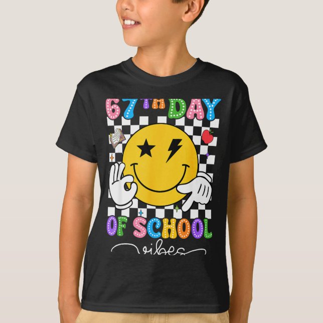 Camiseta 67th Day Of School Vibes Cute Smile Face 67 Days O (Frente)