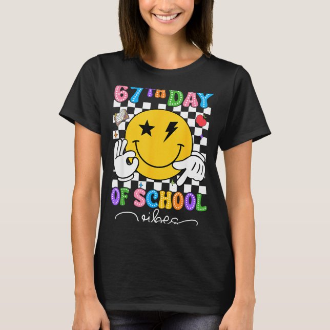 Camiseta 67th Day Of School Vibes Cute Smile Face 67 Days O (Frente)
