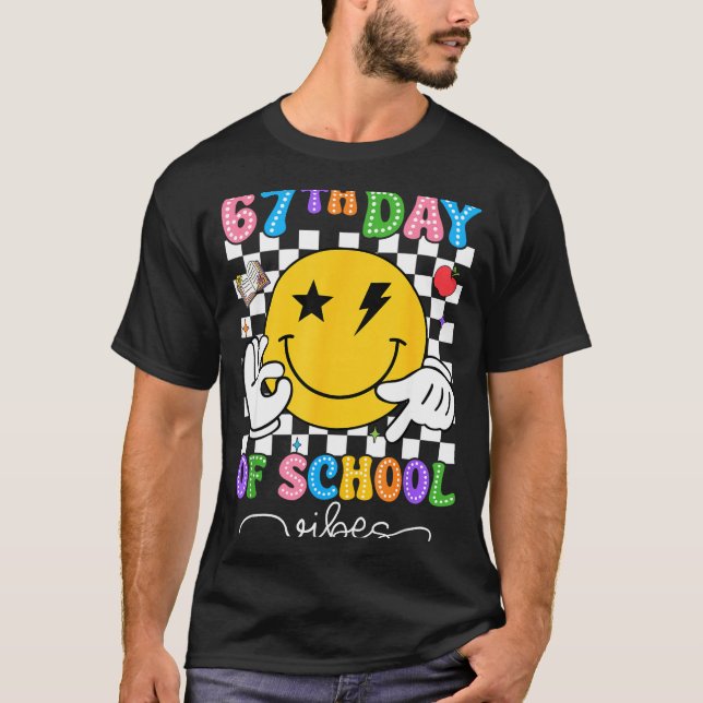 Camiseta 67th Day Of School Vibes Cute Smile Face 67 Days O (Frente)
