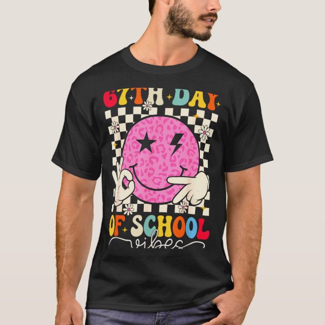Camiseta 67th Day Of School Vibes Funny Six Seven 67 Meme S (Frente)