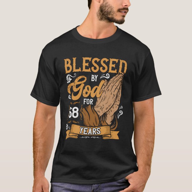 Camiseta 68º Tema Religioso De Aniversário Abençoado Por De (Frente)