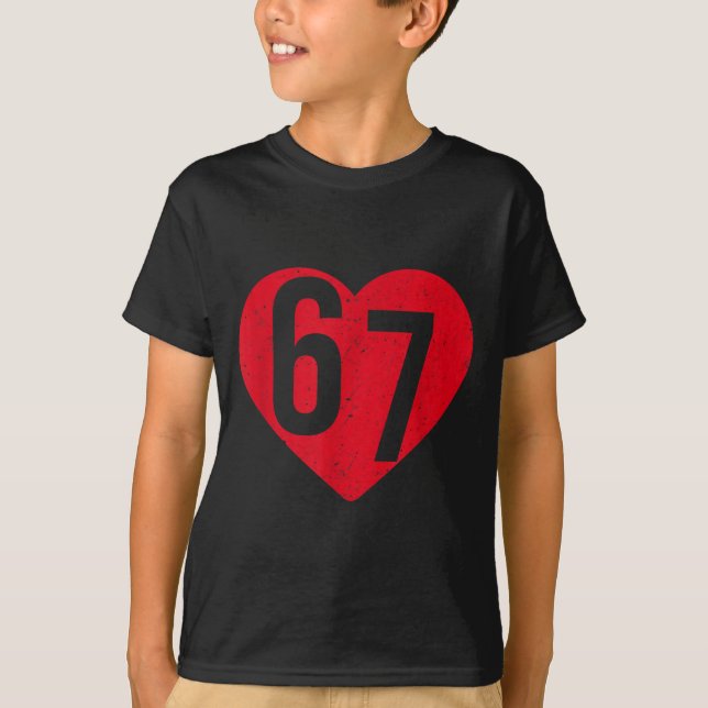 Camiseta 6 7 Meme Heart Gen Alpha Six Seven 67 Valentines B (Frente)