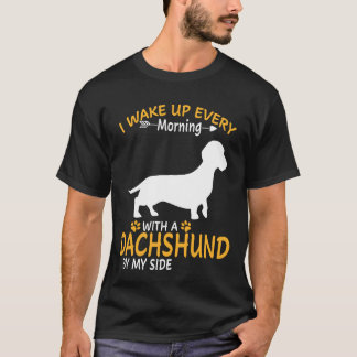 Camiseta 6 Eu acordo todas as manhãs com um Dachshund ao me