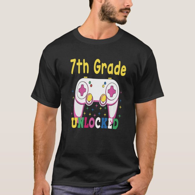 Camiseta 6th Grade Achieved 7th Grade Unlocked White Colorf (Frente)