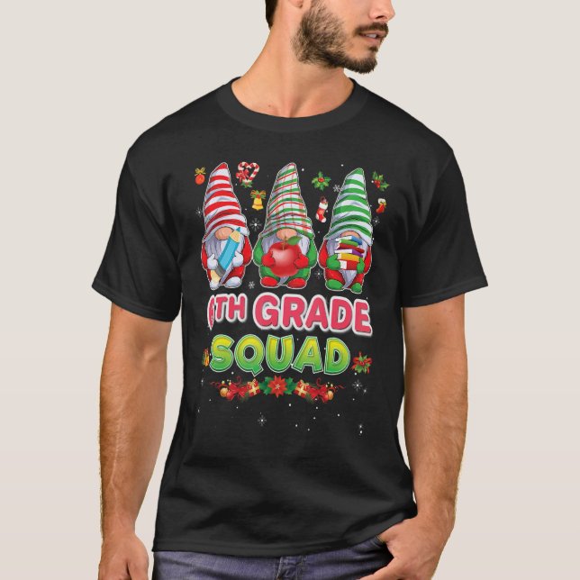 Camiseta 6th Grade Squad Merry Christmas Gnomes Student Swe (Frente)