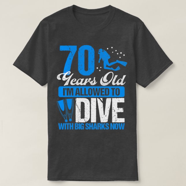 Camiseta 70 Birthday Scuba Merging Scuba Diver 70 Anos (Frente do Design)