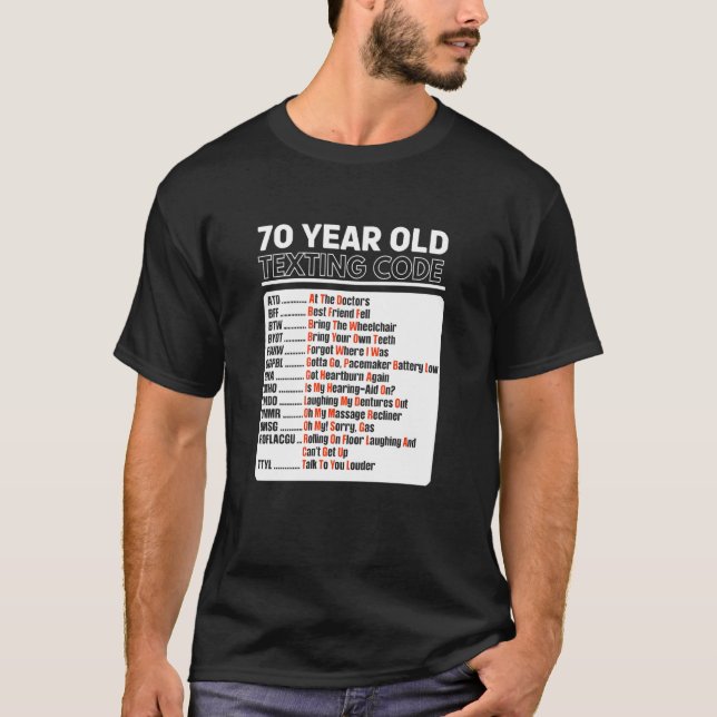 Camiseta 70 Year Old Senior texting Code (Frente)