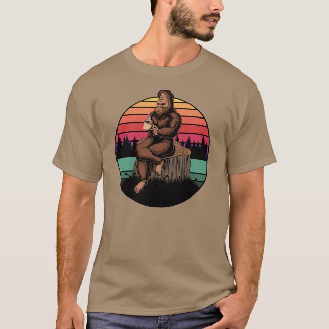 Camiseta 70s - Pé Grande Retroativo e Café (Frente)