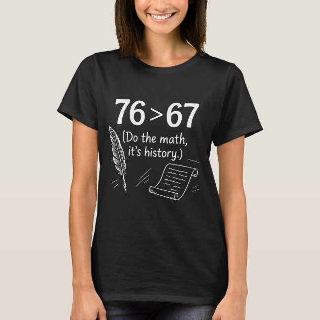 Camiseta 76 Maior Que 67 Faça a Conta Piada de História Eng (Frente)