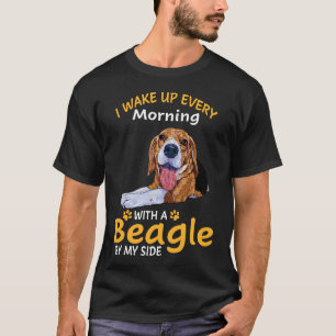 Camiseta 7 Eu acordo todas as manhãs com um Beagle ao meu l