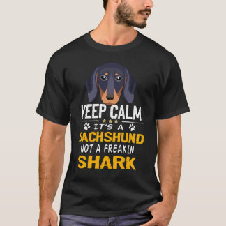 Camiseta 7 Mantenha a Calma É um Dachshund Não um Tubarão M