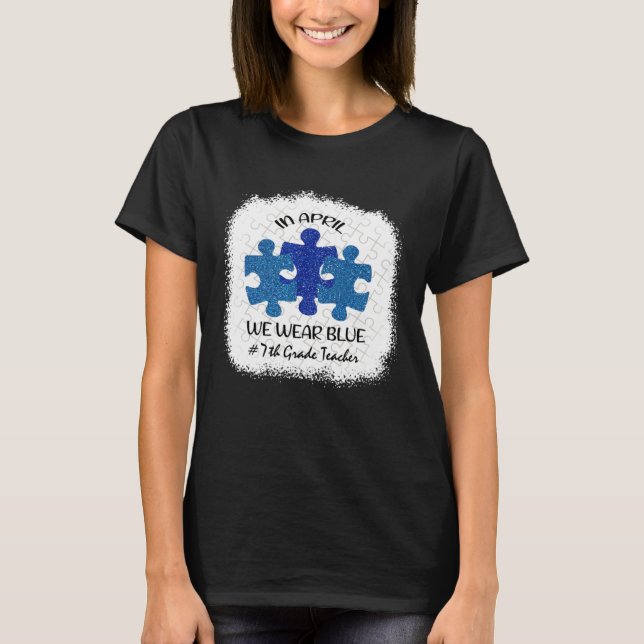 Camiseta 7th Grade Teacher Autism Awareness In April We Wea (Frente)