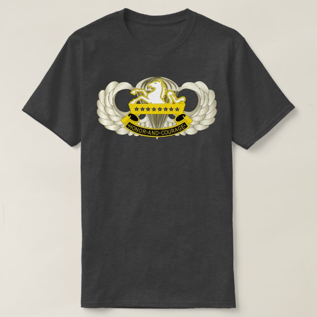 Camiseta 8ª Cavalaria DUI com Crachá básico com texto (Frente do Design)