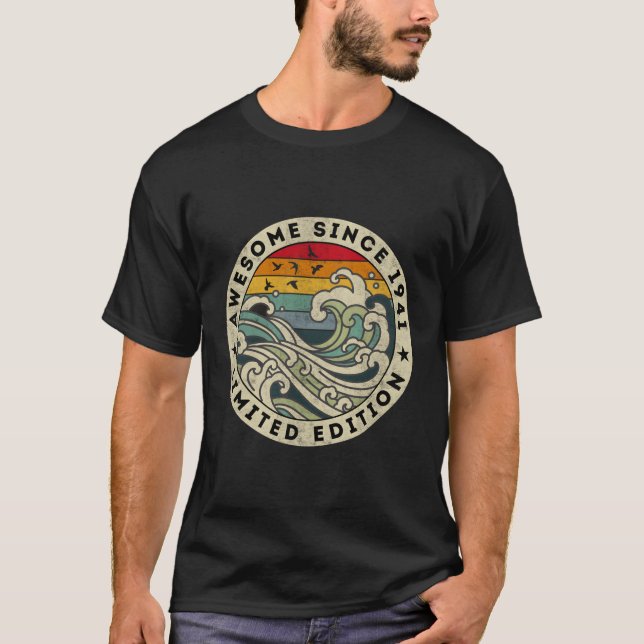 Camiseta 82 Incrível Desde 1941 82º Anime (Frente)