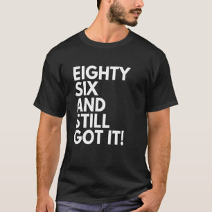 Camiseta 86 anos de idade e ainda tem oitenta e seis e oite