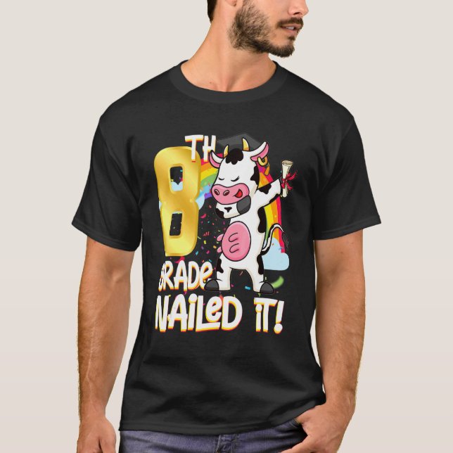 Camiseta 8th Grade Dabbing Cow Graduation Class Of 2022 Kid (Frente)