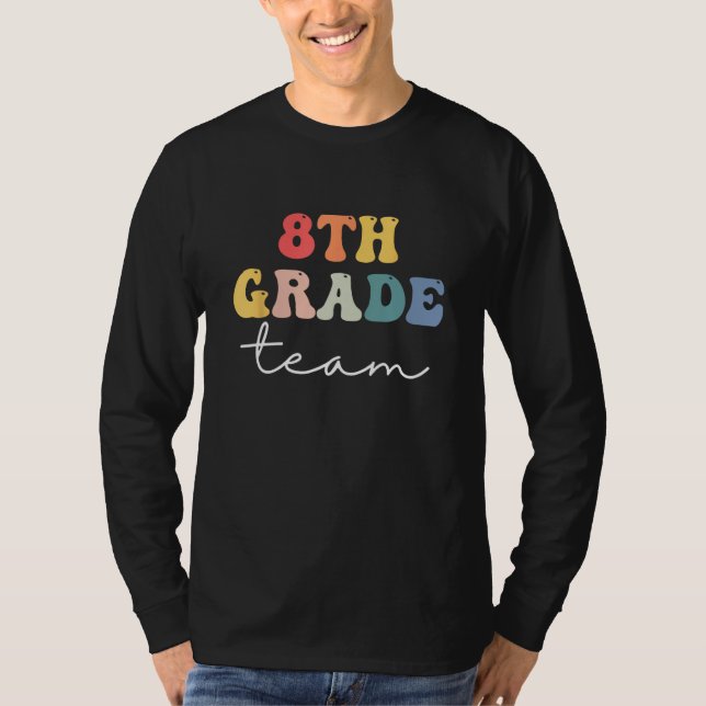 Camiseta 8th Grade Team Retro Groovy Women Happy First Day  (Frente)