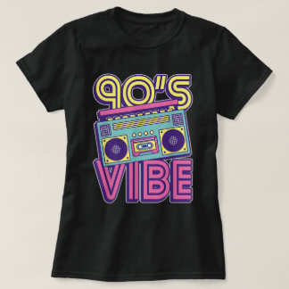Camiseta 90s Vibe Retro Boombox Neon Aesthetic Design