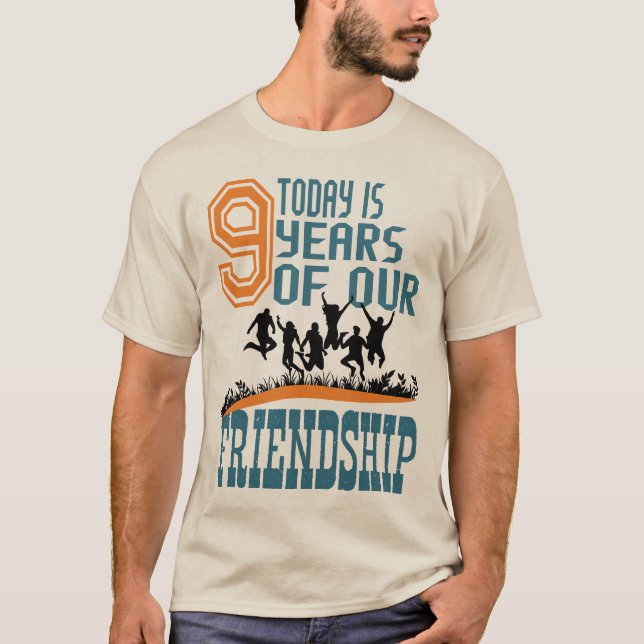 Camiseta 9 Anos De Nossa Amizade E Amigos Internacionais (Frente)