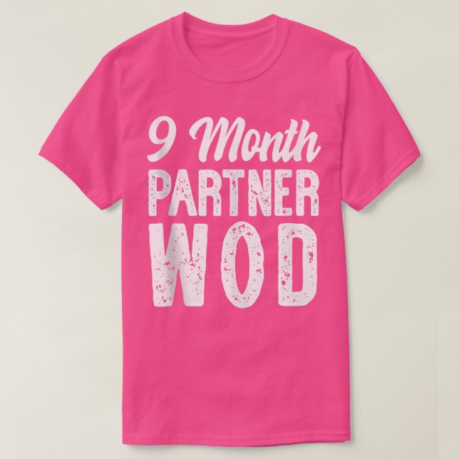 Camiseta 9 Meses de Workout WOD do Parceiro Executando Grav (Frente do Design)