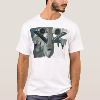 Camiseta A-10 que está sendo reabastecido por KC-135