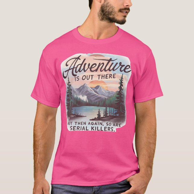 Camiseta A Adventure Está Lá, Mas Também Os Assassinos Em S (Frente)