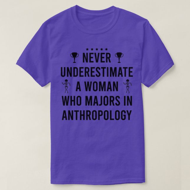 Camiseta a antropologia engraçada nunca subestima uma mulhe (Frente do Design)