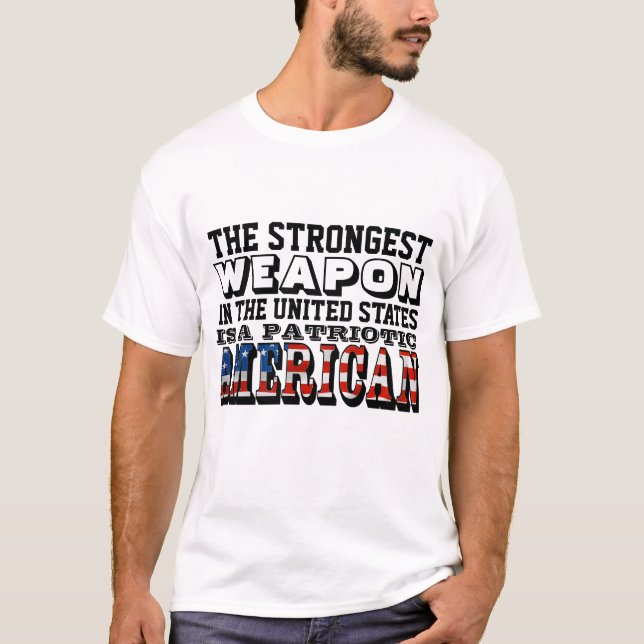 CAMISETA A ARMA MAIS FORTE É UMA AMÉRICA PATRIÓTICA (Frente)