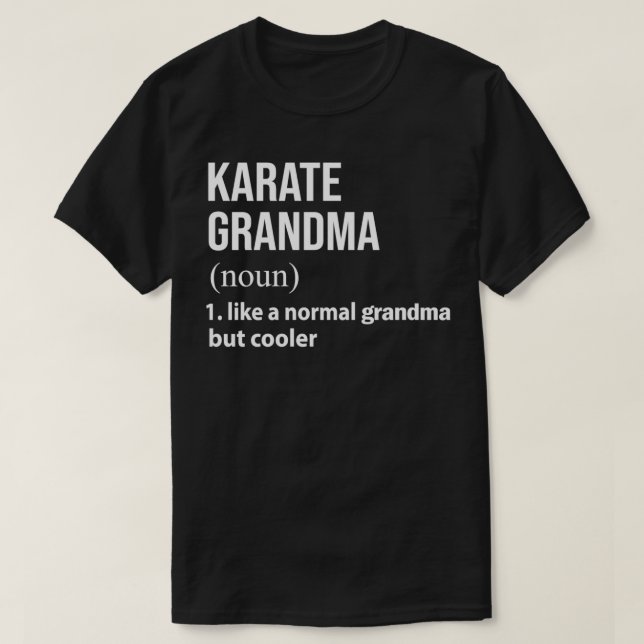 Camiseta A avó do Karate como uma avó normal, mas mais lega (Frente do Design)