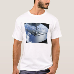 Camiseta A B-2 Espírito entra em posição de reabastecimento