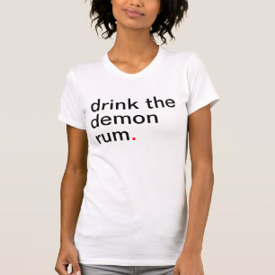 Camiseta A bebida das mulheres o rum do demónio. Tenha uma