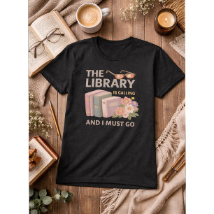 CAMISETA A BIBLIOTECA ESTÁ CHAMANDO E EU PRECISO IR