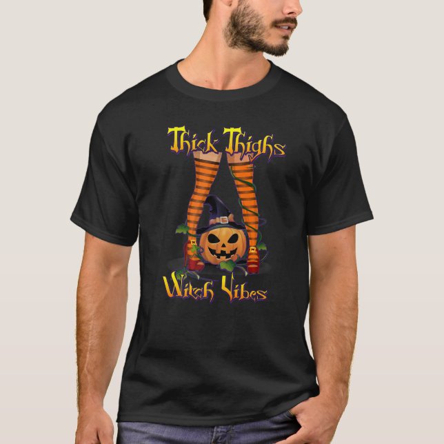 Camiseta A Bruxa Espessa Viba Um Halloween Vibes Um W Ruim (Frente)