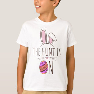 Camiseta A Caça Está No Coelho Adorável Da Caça De Ovo 