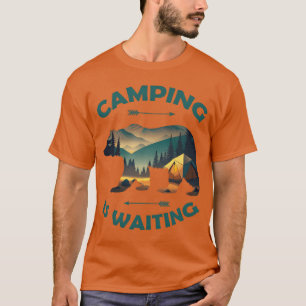 Camiseta A Campismo Está Esperando Urso Engraçado Presente