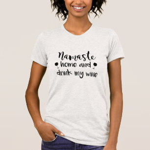 Camiseta A casa de Namaste e bebe meu vinho