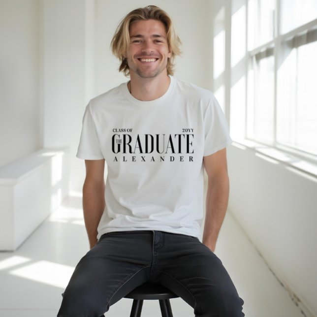 Camiseta A Classe de Tendência Moderna do Formando do Nome  (The Graduate Modern Trendy Class of 2022 Grad Name T-Shirt)