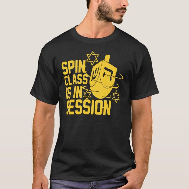 Camiseta A Classe Spin Está Na Sessão Dreidel Funny Jewish  (Frente)