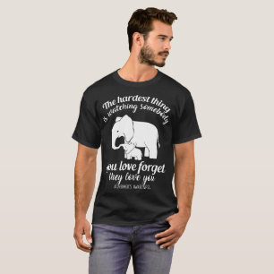 Camiseta a coisa a mais dura está olhando algo que você a