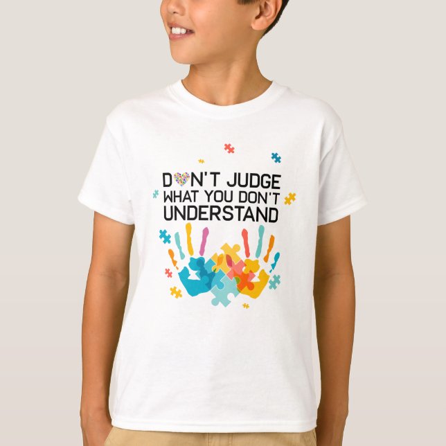 Camiseta A consciência do autismo não julga o pai do (Frente)