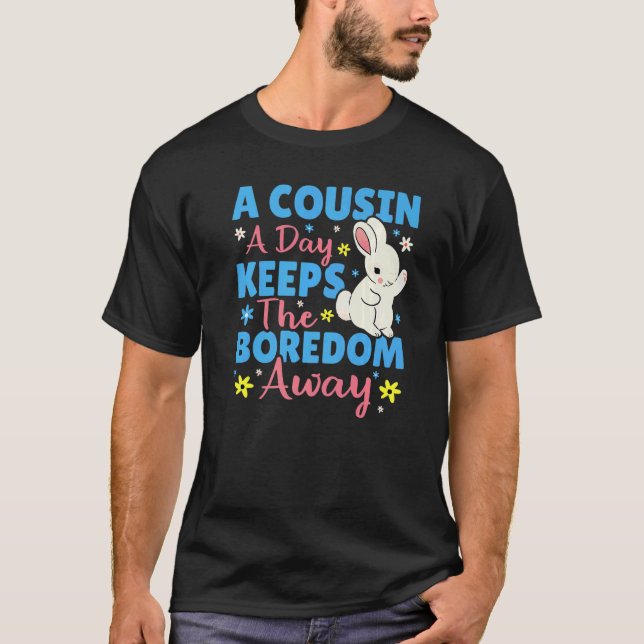 Camiseta A Cousin A Day Keeps The Boredom Away Bunny (Frente)