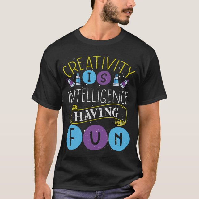 Camiseta A Criatividade É Inteligência, Com Fundo Divertido (Frente)