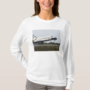 Camiseta A descoberta do vaivém espacial toca para baixo