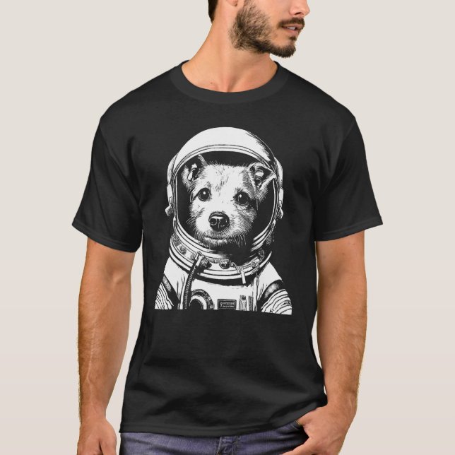 Camiseta A Dog Astronaut in Space Illustration For Dog Mom  (Frente)