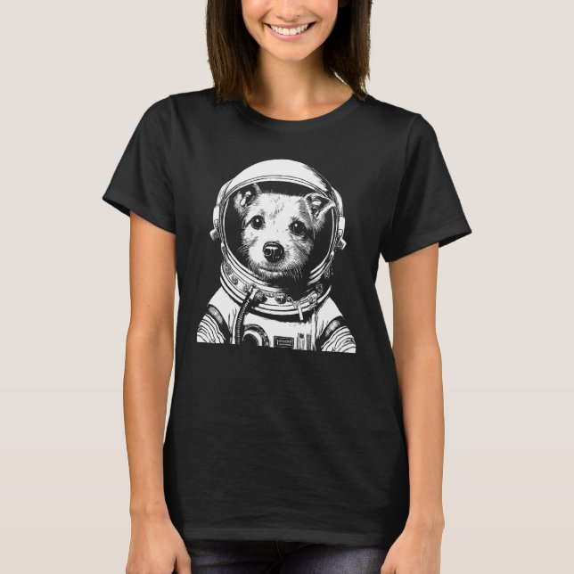 Camiseta A Dog Astronaut in Space Illustration For Dog Mom  (Frente)
