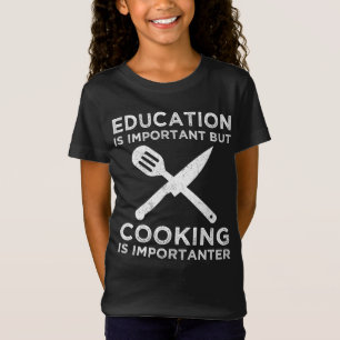 Camiseta A Educação É Importante, Mas O Cozinhar É Importan