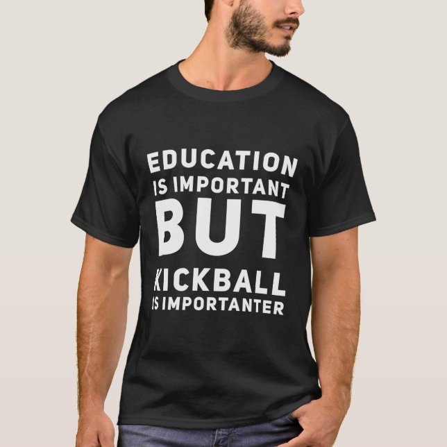 Camiseta A Educação É Importante, Mas O Jogo É Importante (Frente)