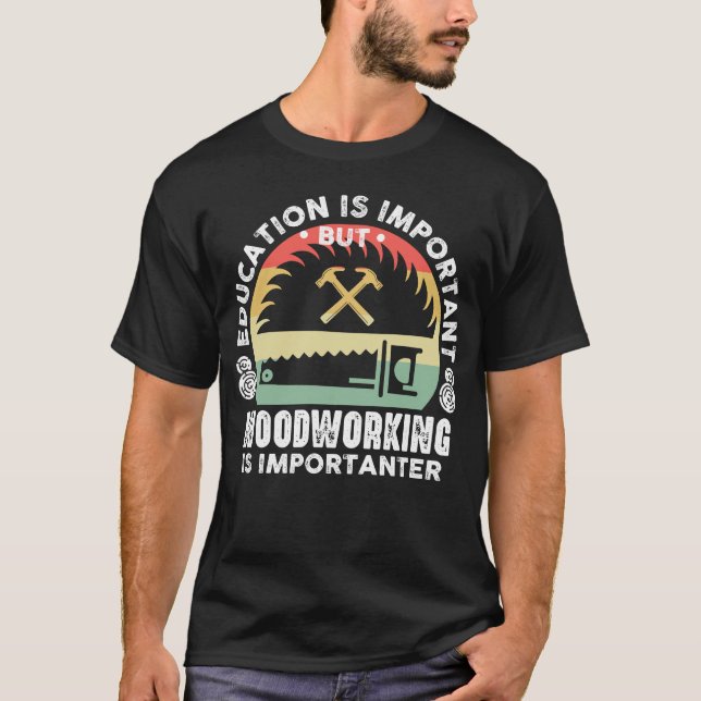 Camiseta A Educação É Importante Para Trabalhar Em Madeira (Frente)